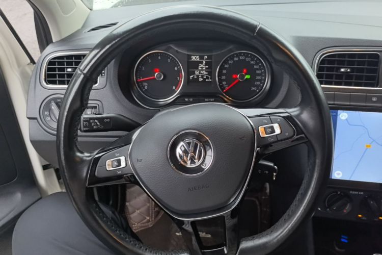 Volkswagen Polo 2017 car image #11