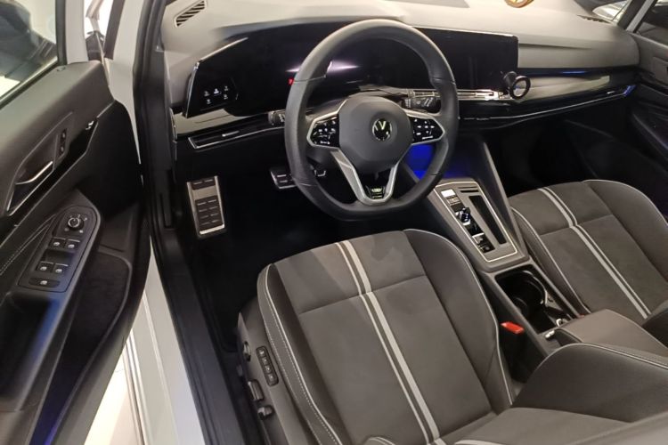 Volkswagen Golf 2022 car image #16