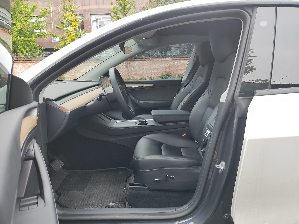 Tesla Model Y 2022 صورة سيارة #8