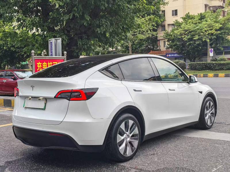 Tesla Model Y 2021 #4 Tesla Model Y 2021 car image #4