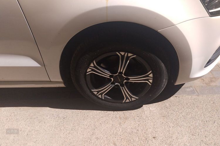 Volkswagen Polo 2016 car image #9