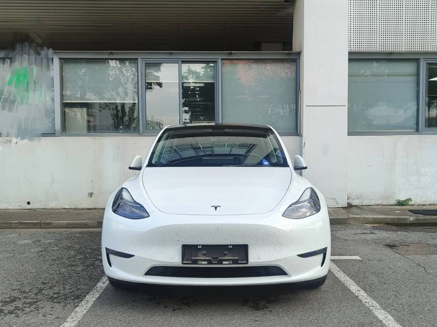 Tesla Model Y 2022 car image #2