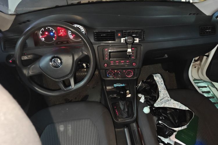 Volkswagen Santana 2017 car image #12