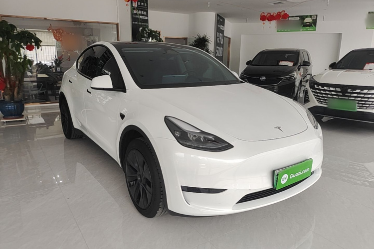 Tesla Model Y 2024 #4 Tesla Model Y 2024 car image #4