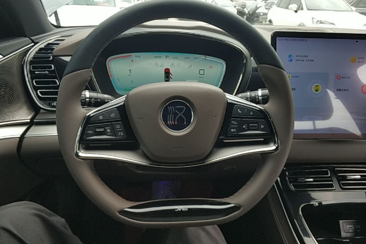 BYD Han 2023 car image #15