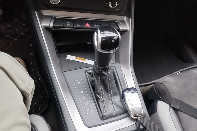 Audi Q3 2020 car image #14