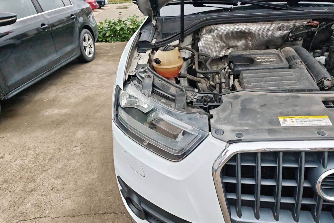 Audi Q3 2015 car image #7