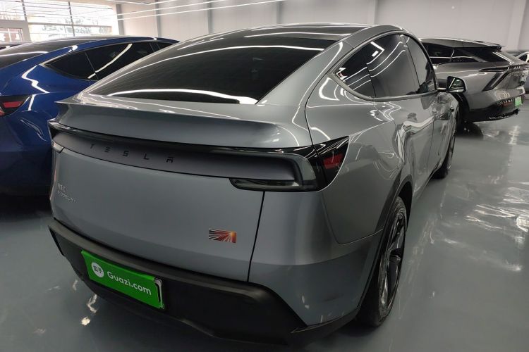 Tesla Model Y 2025 #6 Tesla Model Y 2025 car image #6