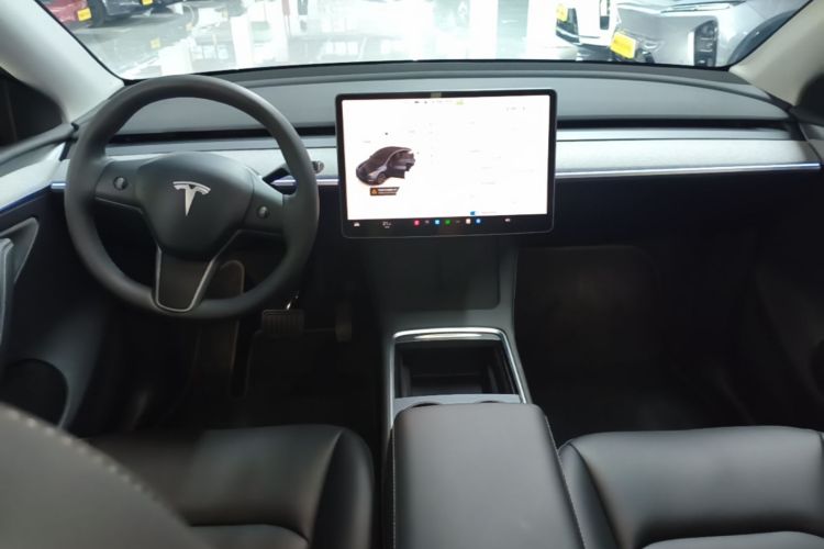 Tesla Model Y 2024 #10 Tesla Model Y 2024 car image #10