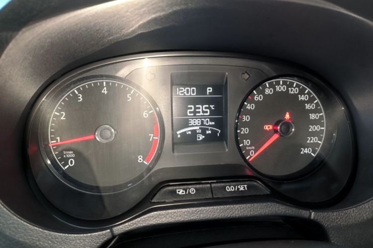 Volkswagen Polo 2017 car image #12