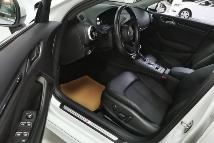 Audi A3 2018 car image #15