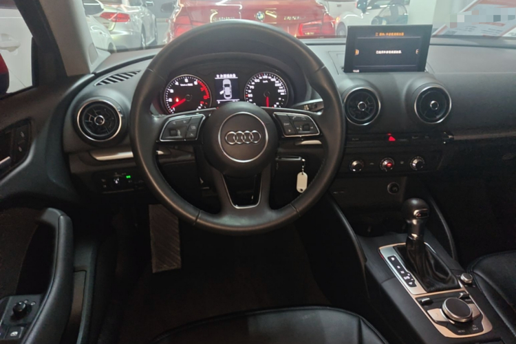 Audi A3 2018 car image #11