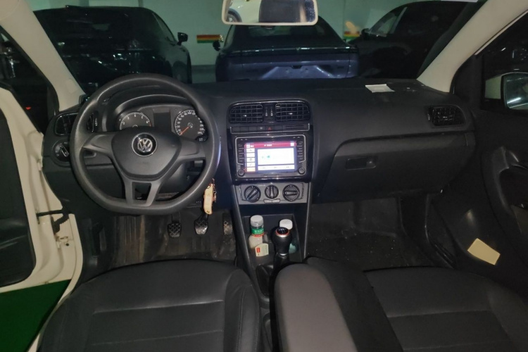 Volkswagen Polo 2016 car image #12