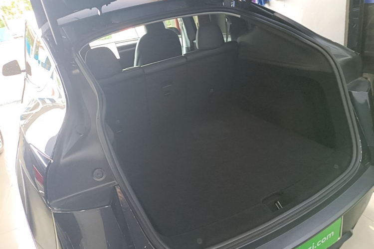 Tesla Model Y 2025 car image #20