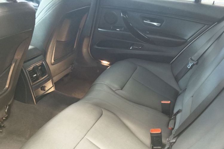 BMW 3 Series 2018 car image #13