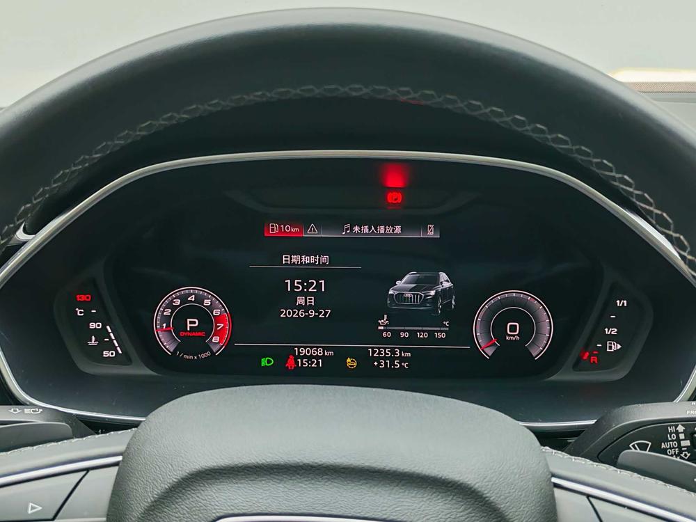 Audi Q3 2022 car image #15