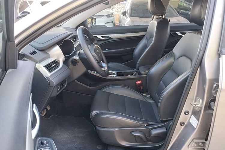 GEELY Emgrand 2019 car image #15