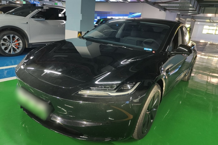 Tesla Model 3 2025 car image #2