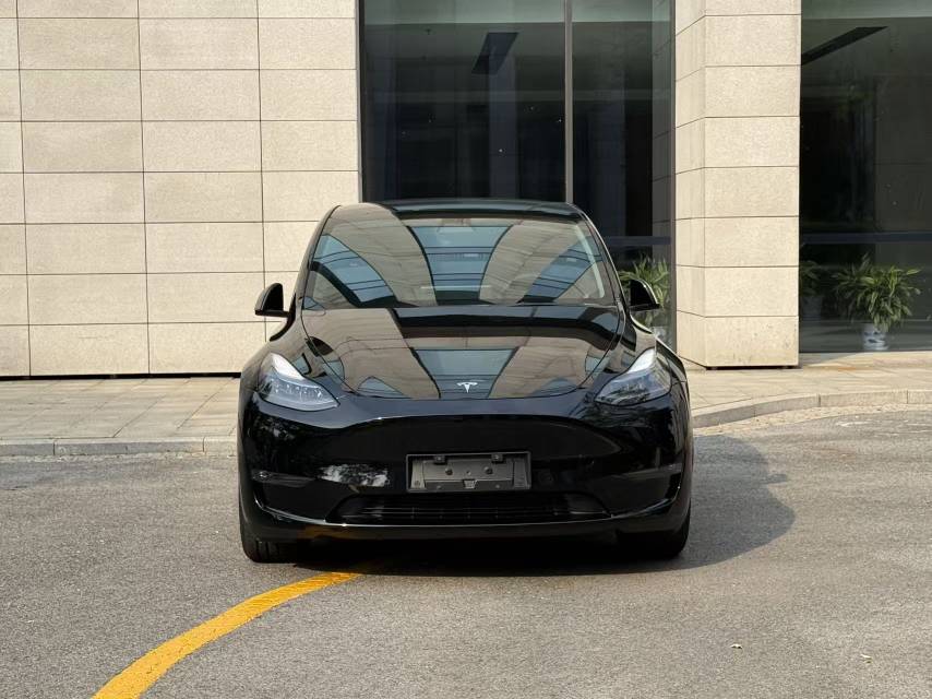 Tesla Model Y 2022 #4 Tesla Model Y 2022 car image #4