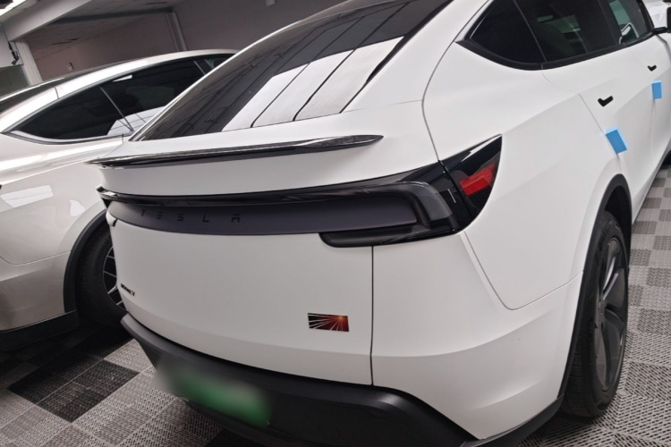 Tesla Model Y 2025 #4 Tesla Model Y 2025 صورة سيارة #4