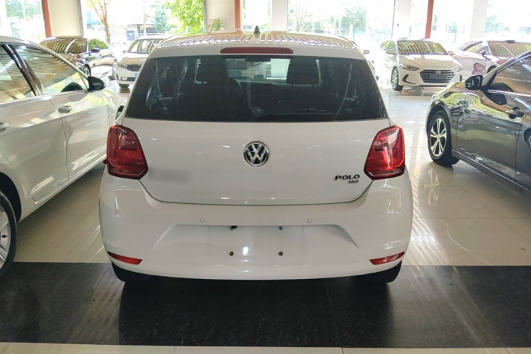 Volkswagen Polo 2016 car image #6