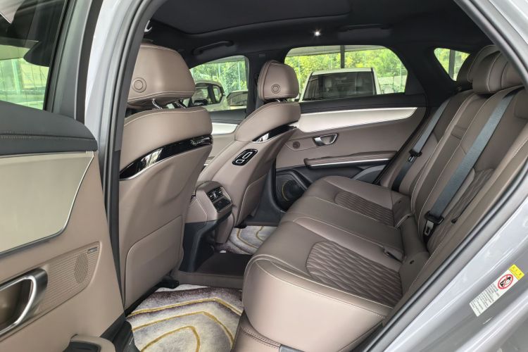 BYD Han 2024 car image #12