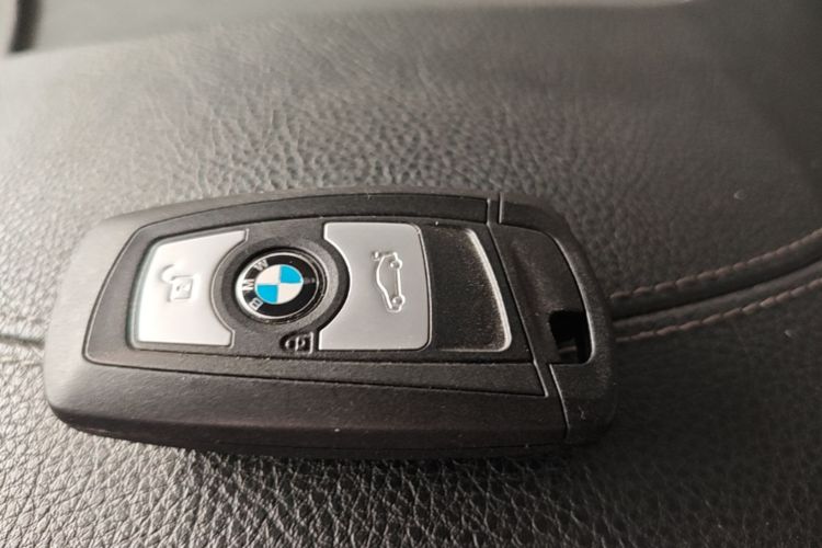 BMW 3 Series 2018 #9 BMW 3 Series 2018 car image #9