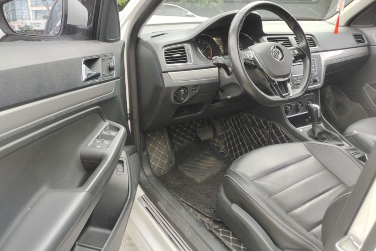 Volkswagen Lavida 2017 car image #16