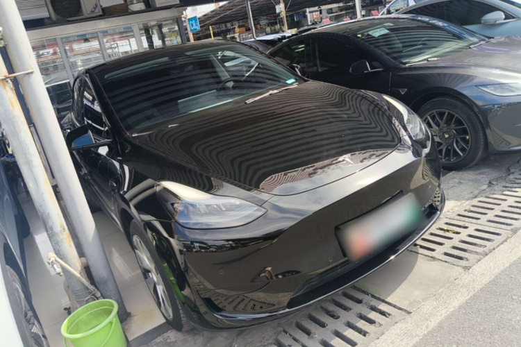 Tesla Model Y 2023 immagine di auto #4