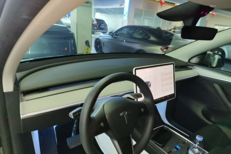 Tesla Model Y 2024 #10 Tesla Model Y 2024 صورة سيارة #10