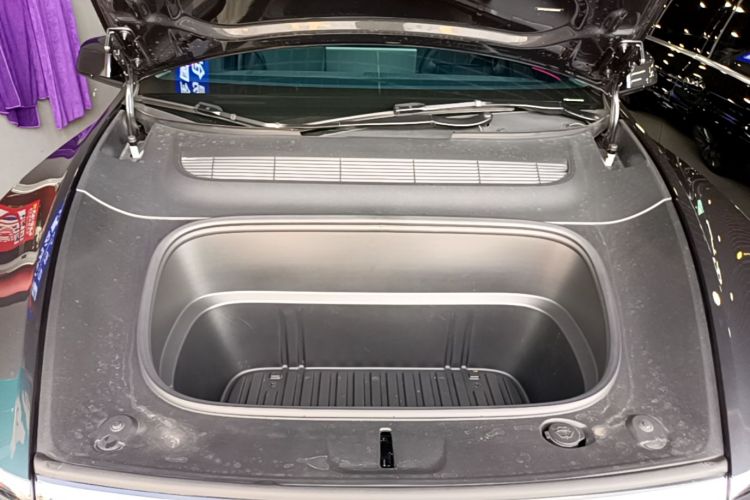 Tesla Model Y 2025 car image #21