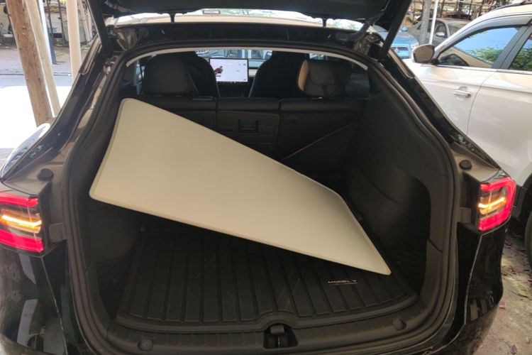 Tesla Model Y 2023 car image #21