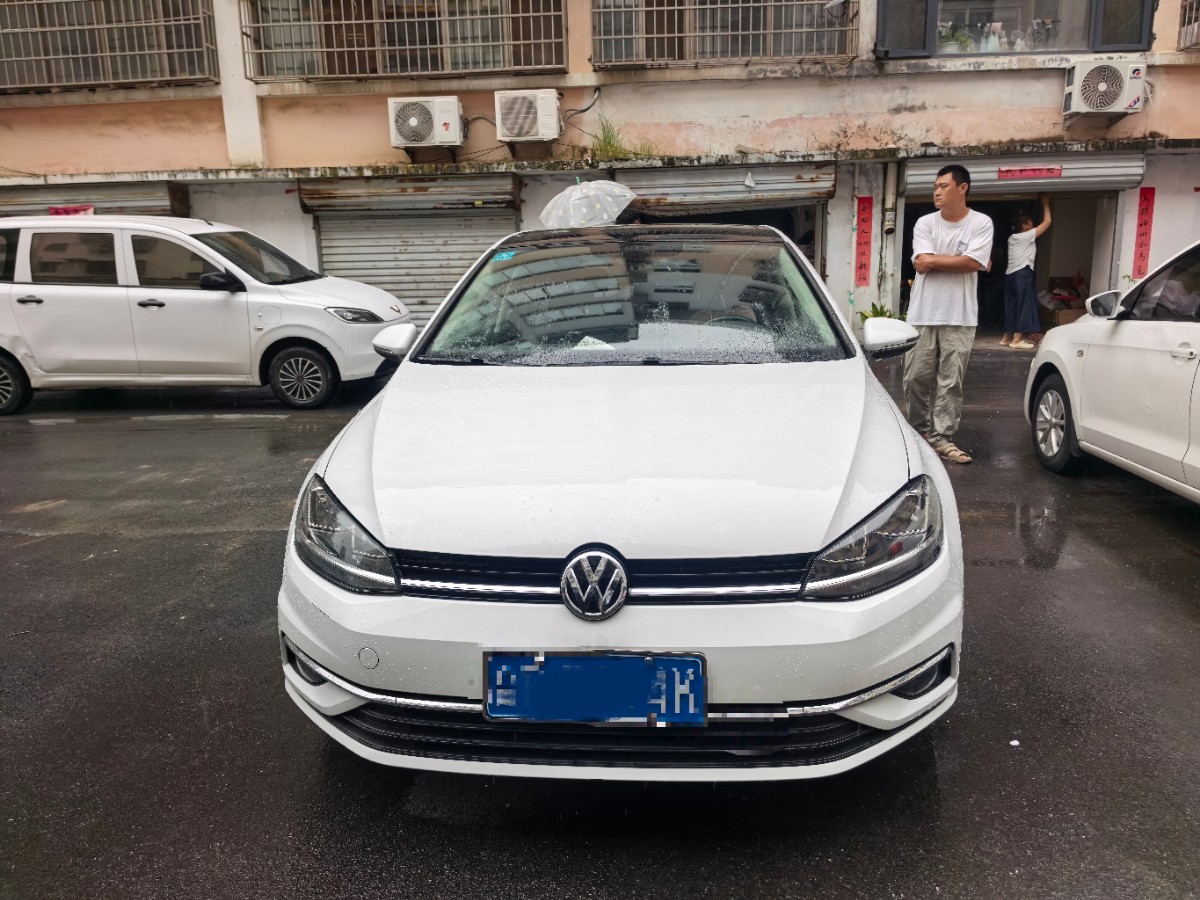 Volkswagen Golf 2020 car image #2