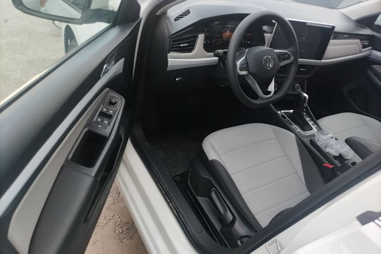 Volkswagen Bora 2026 car image #16
