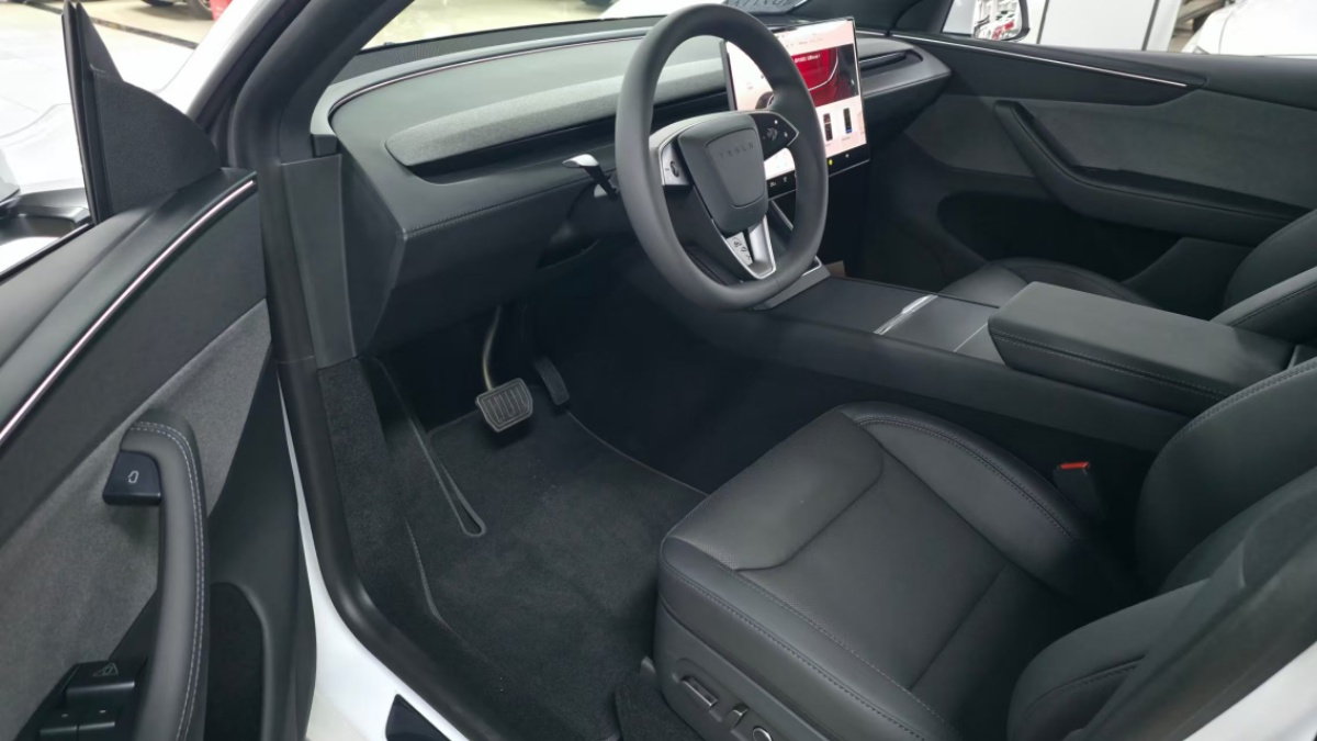 Tesla Model Y 2026 car image #4