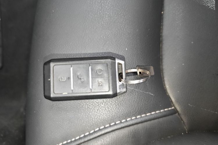 BYD Yuan New Energy 2019 immagine di auto #14