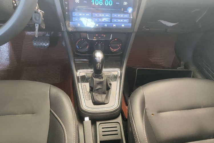 Volkswagen Bora 2023 imagen de coche #18