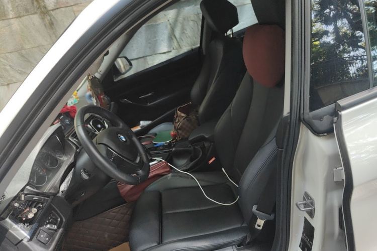 BMW 3 Series GT 2019 car image #17