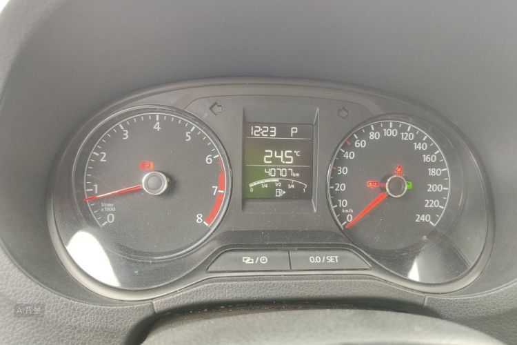 Volkswagen Polo 2017 car image #13
