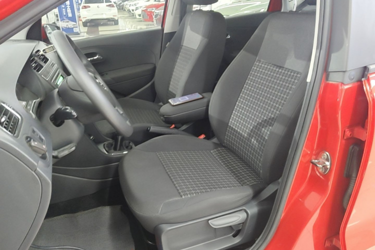 Volkswagen Polo 2014 car image #21