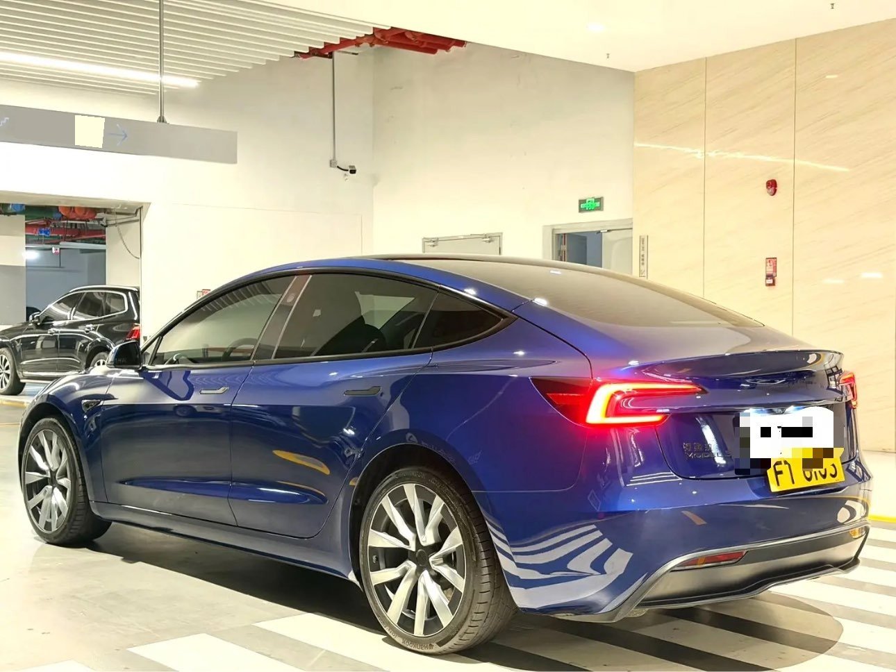 Tesla Model 3 2025 immagine di auto #13