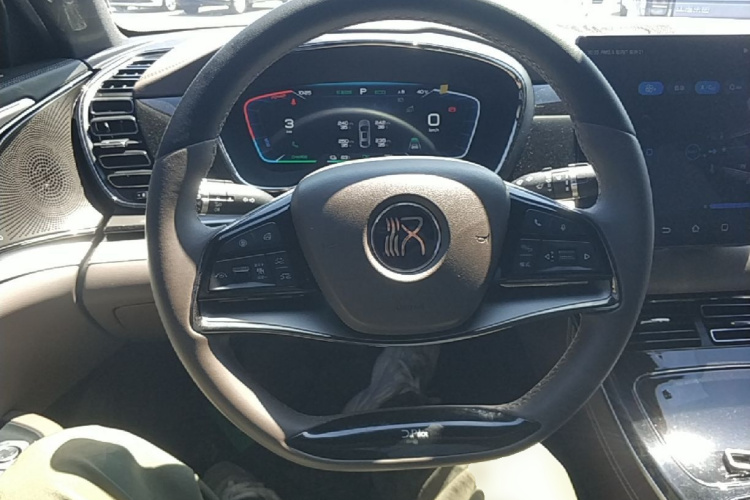 BYD Han 2023 car image #11