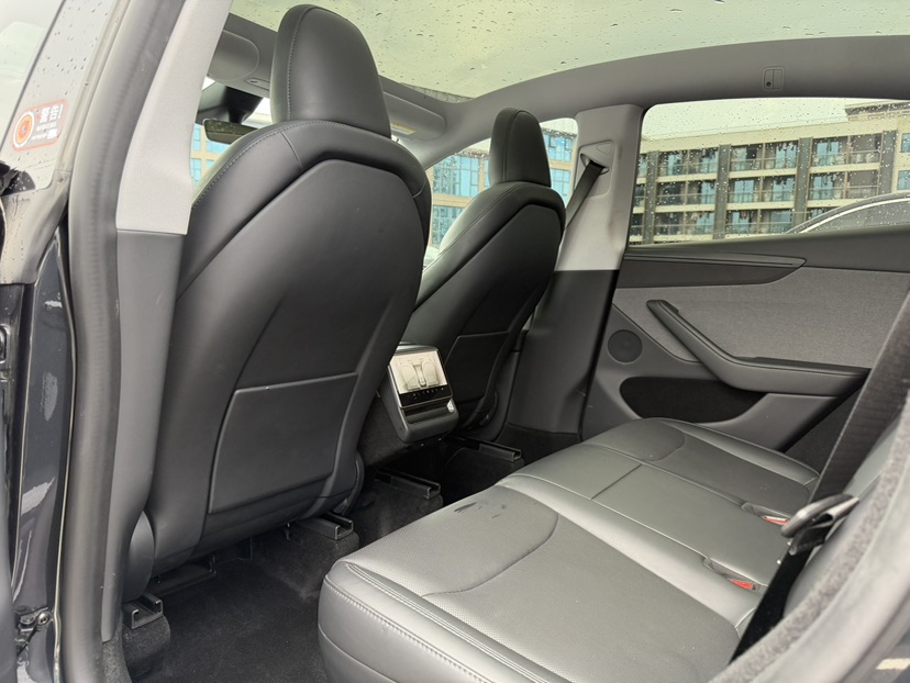 Tesla Model Y 2025 #6 Tesla Model Y 2025 car image #6