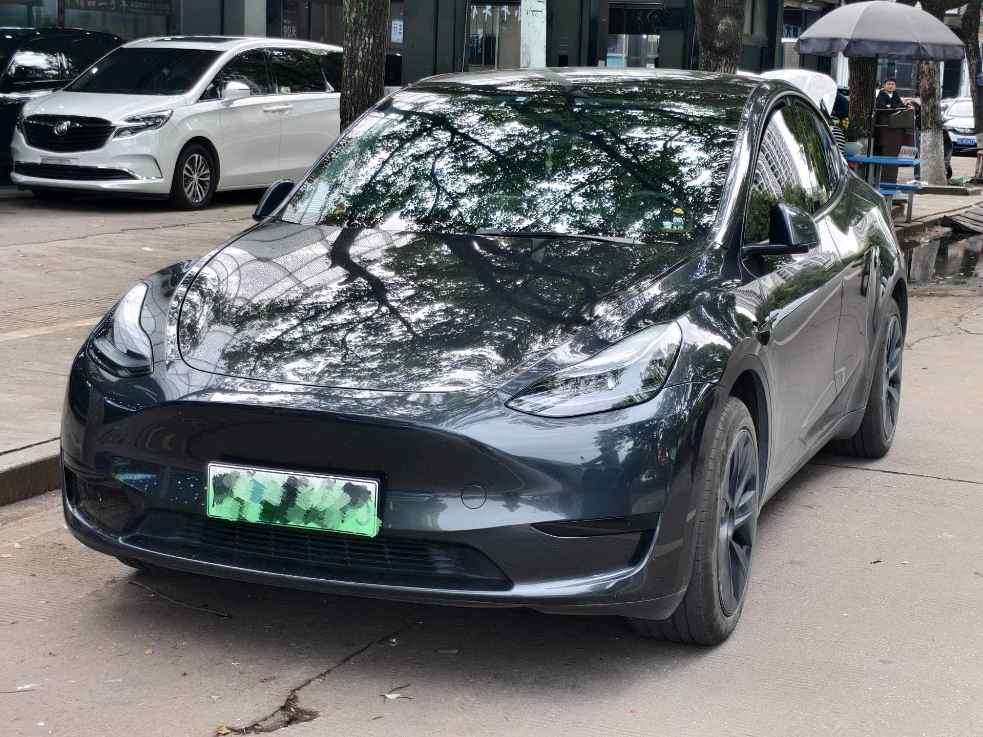 Tesla Model Y 2025 immagine di auto 