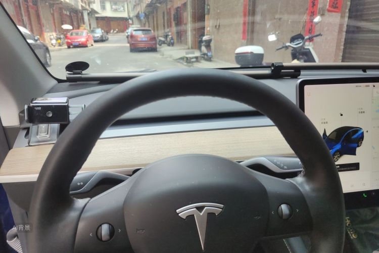 Tesla Model Y 2021 immagine di auto #13
