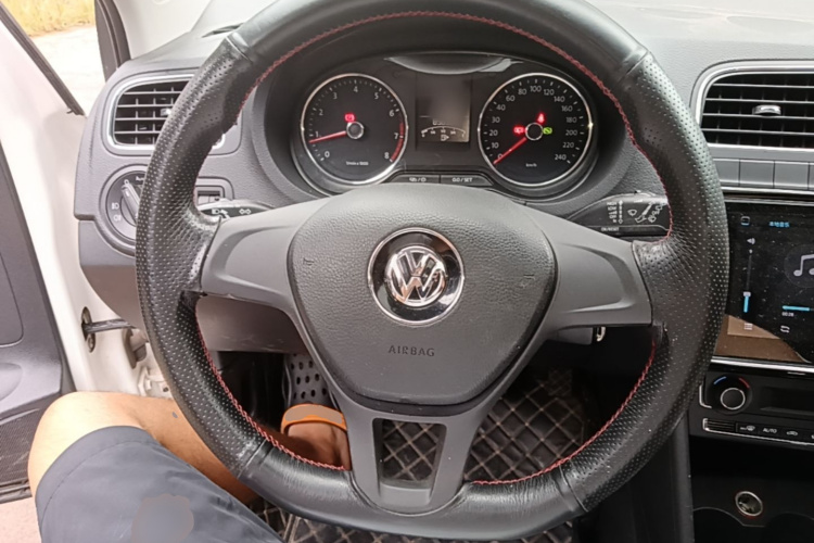 Volkswagen Polo 2015 #11 Volkswagen Polo 2015 car image #11