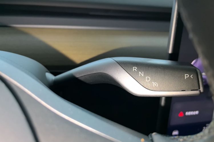 Tesla Model Y 2023 صورة سيارة #18