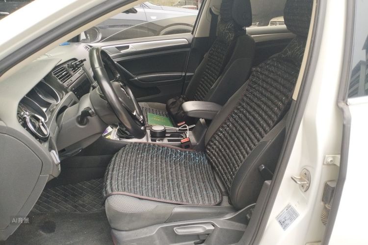 Volkswagen Golf 2020 car image #17