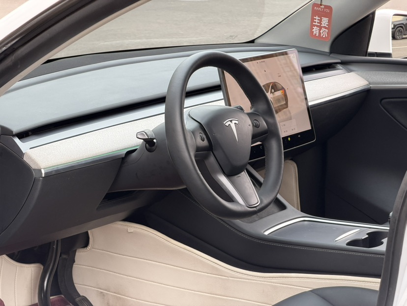 Tesla Model Y 2024 #4 Tesla Model Y 2024 car image #4