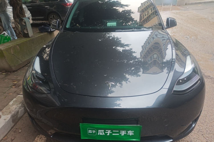 Tesla Model Y 2025 صورة سيارة #3